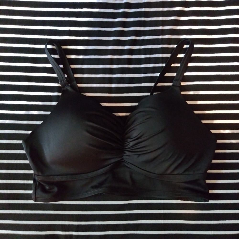 Torrid black bikini swim top size 1